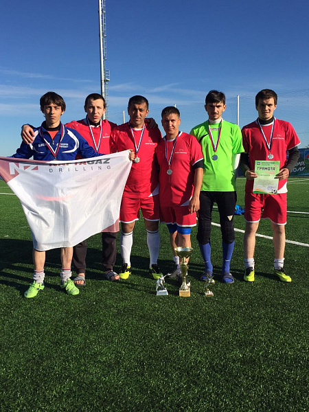 Футболисты «Нафтагаз-Бурения» стали в Надыме серебряными призёрами
