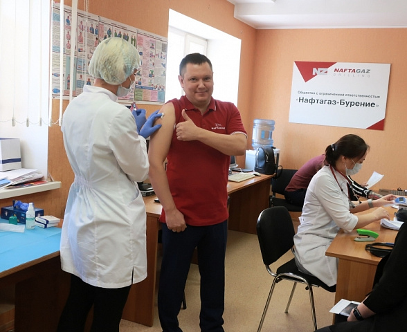 Офисные сотрудники «Нафтагаз-Бурения» прошли второй этап вакцинации